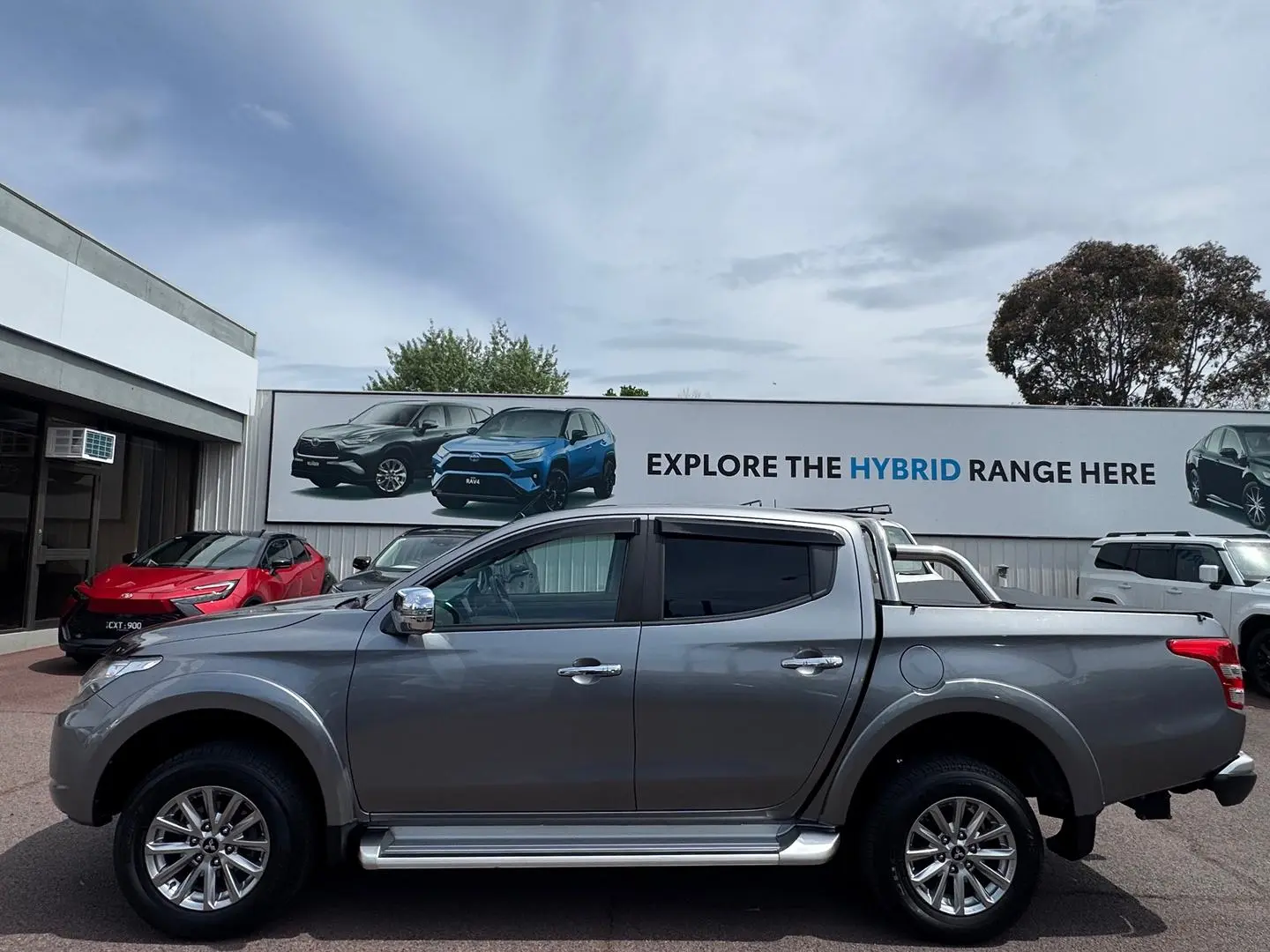 2017 Mitsubishi Triton Gallery Image 9