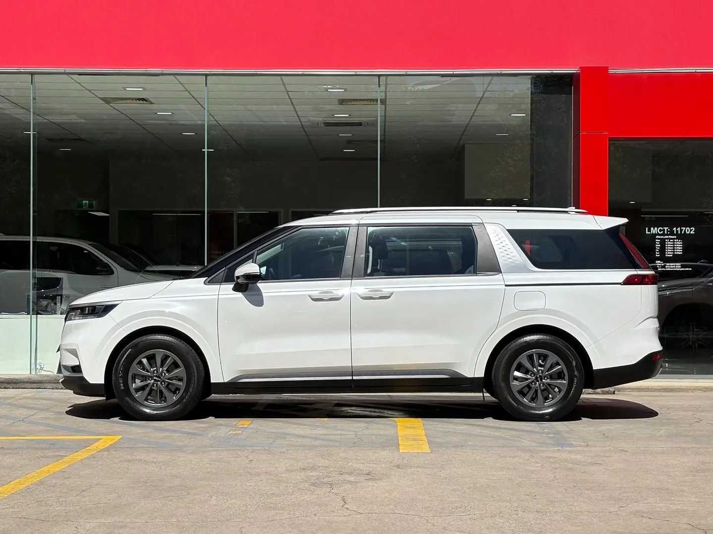 2022 Kia Carnival Gallery Image 5