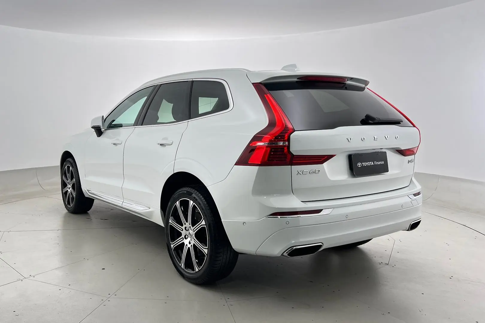 2019 Volvo XC60 Gallery Image 8