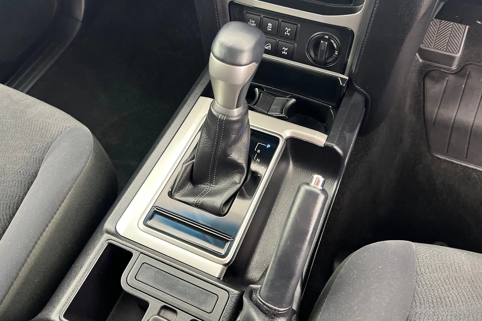 2018 Toyota Landcruiser Prado Gallery Image 12