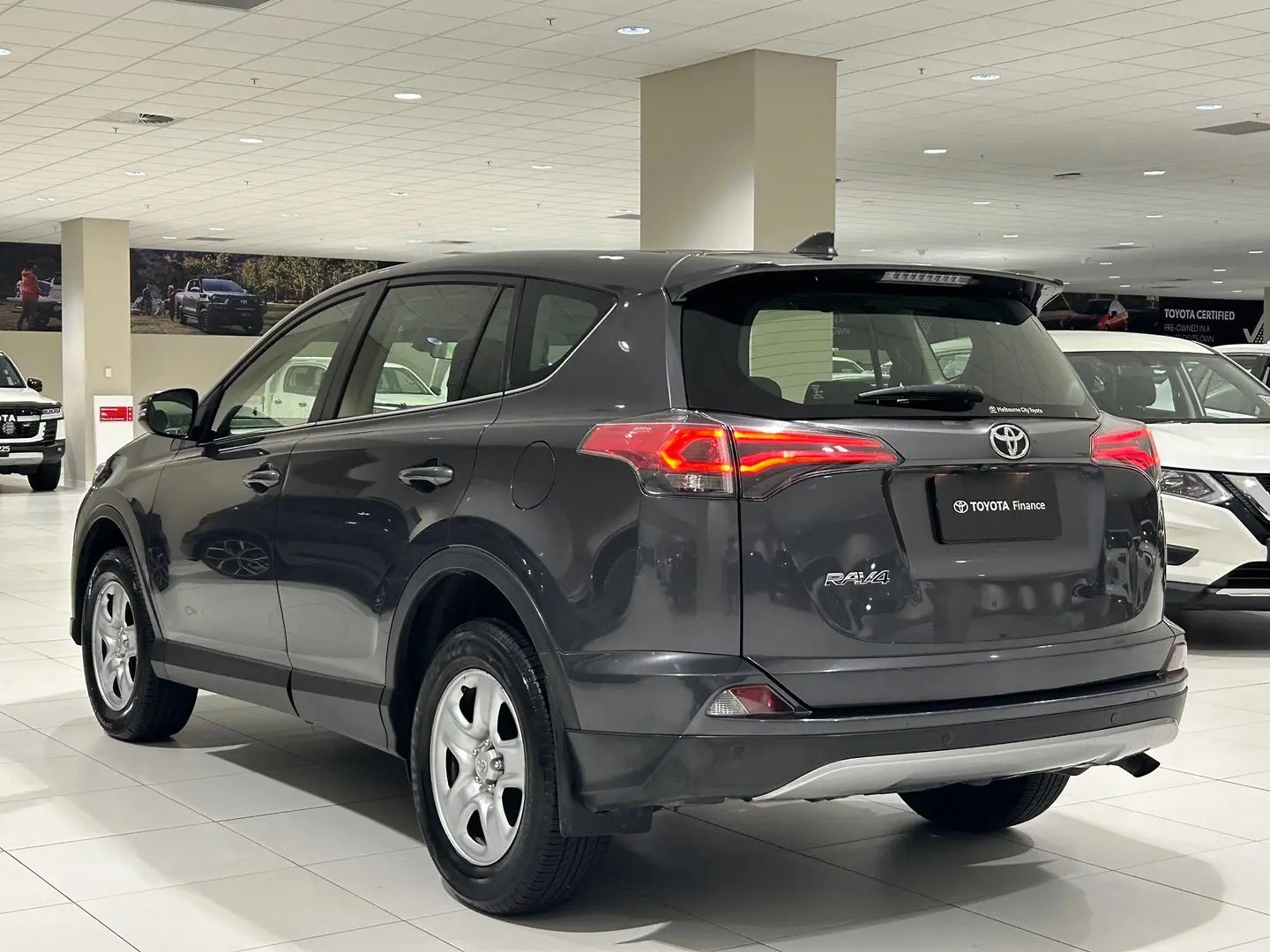 2017 Toyota RAV4 Gallery Image 8