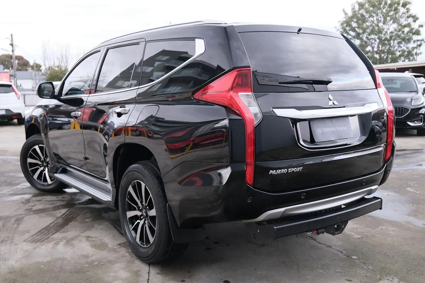 2018 Mitsubishi Pajero Sport Gallery Image 2