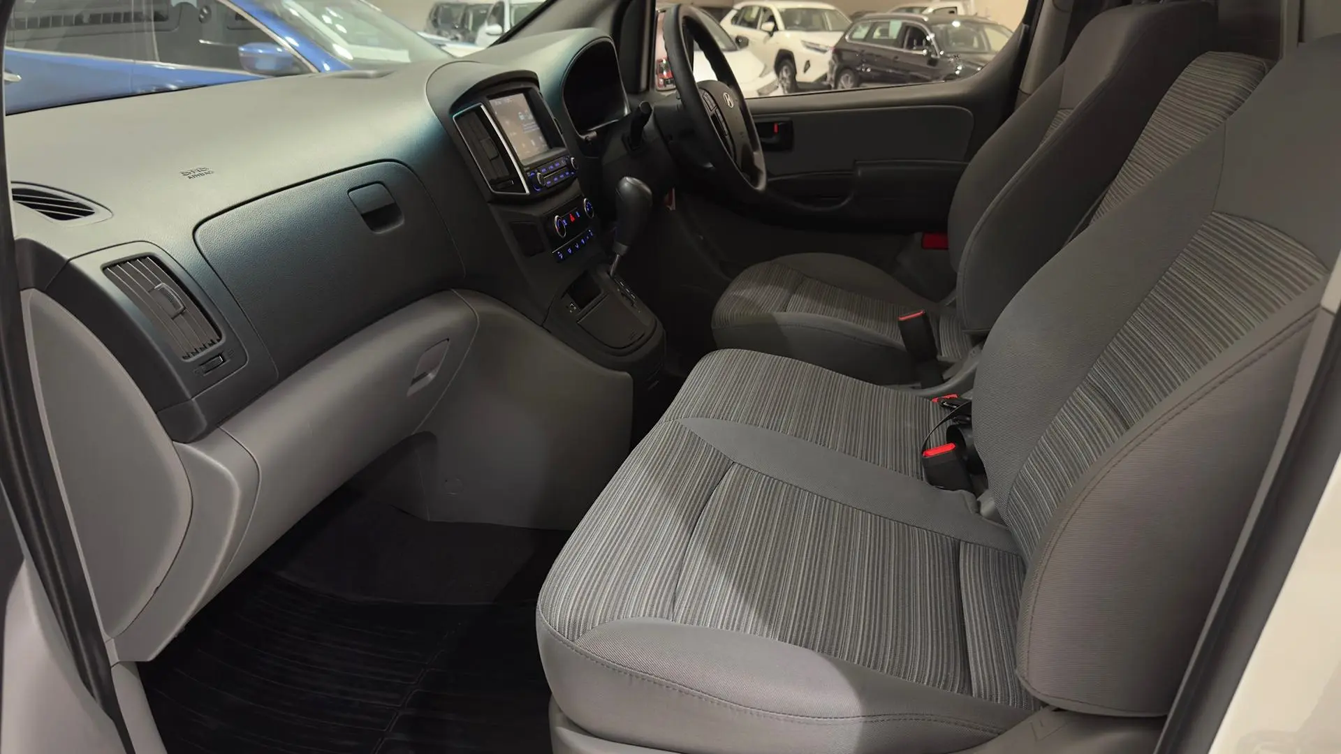 2021 Hyundai iLoad Gallery Image 23