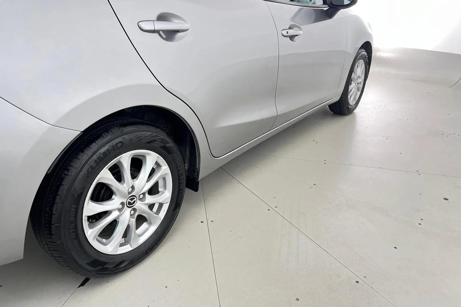 2016 Mazda 2 Gallery Image 5