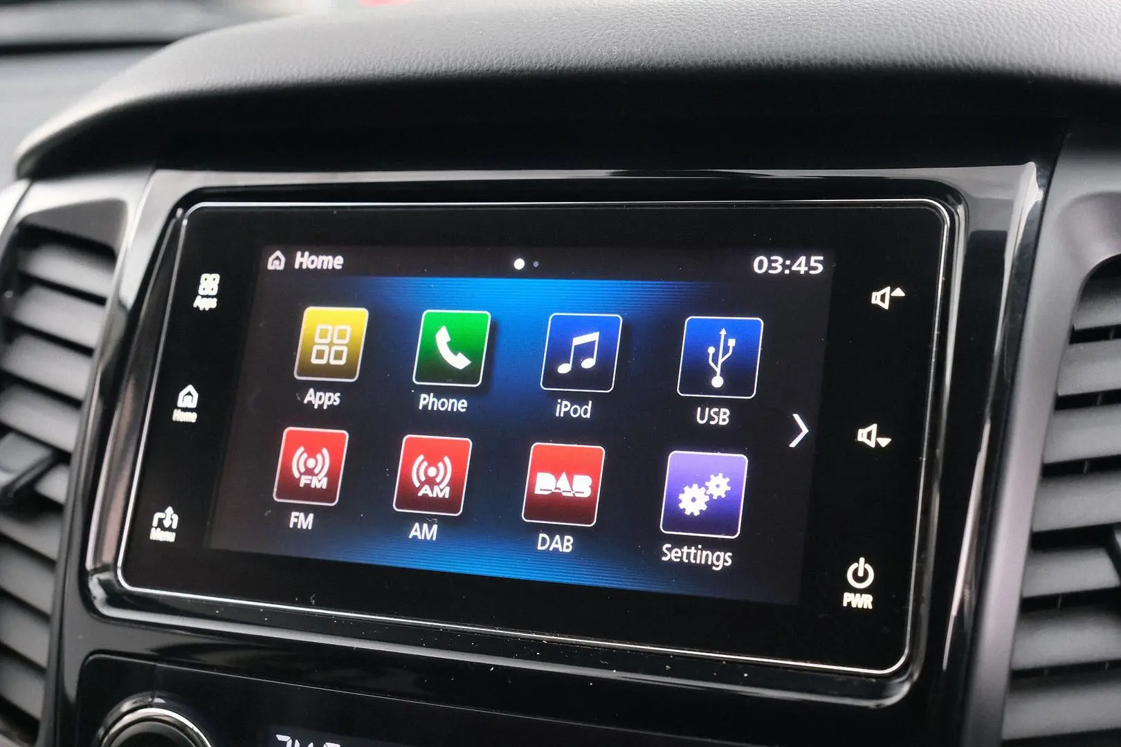 2018 Mitsubishi Pajero Sport Gallery Image 8