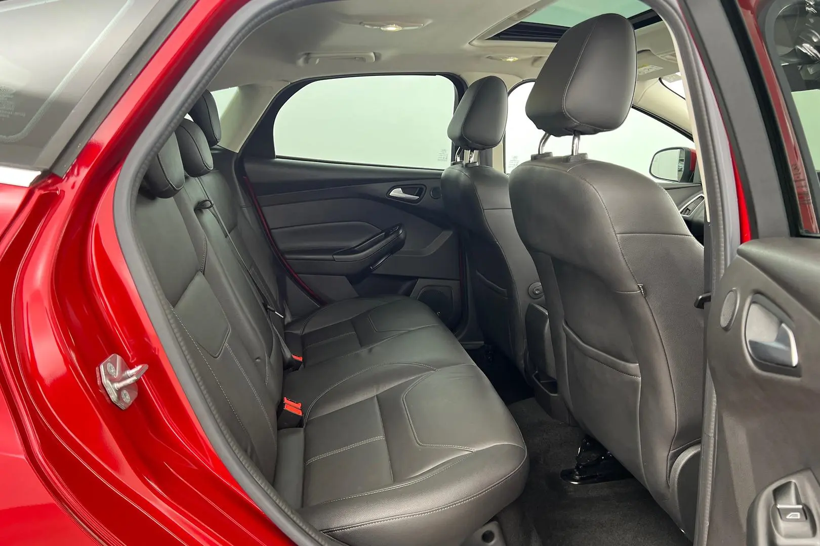 2017 Ford Focus Gallery Image 12