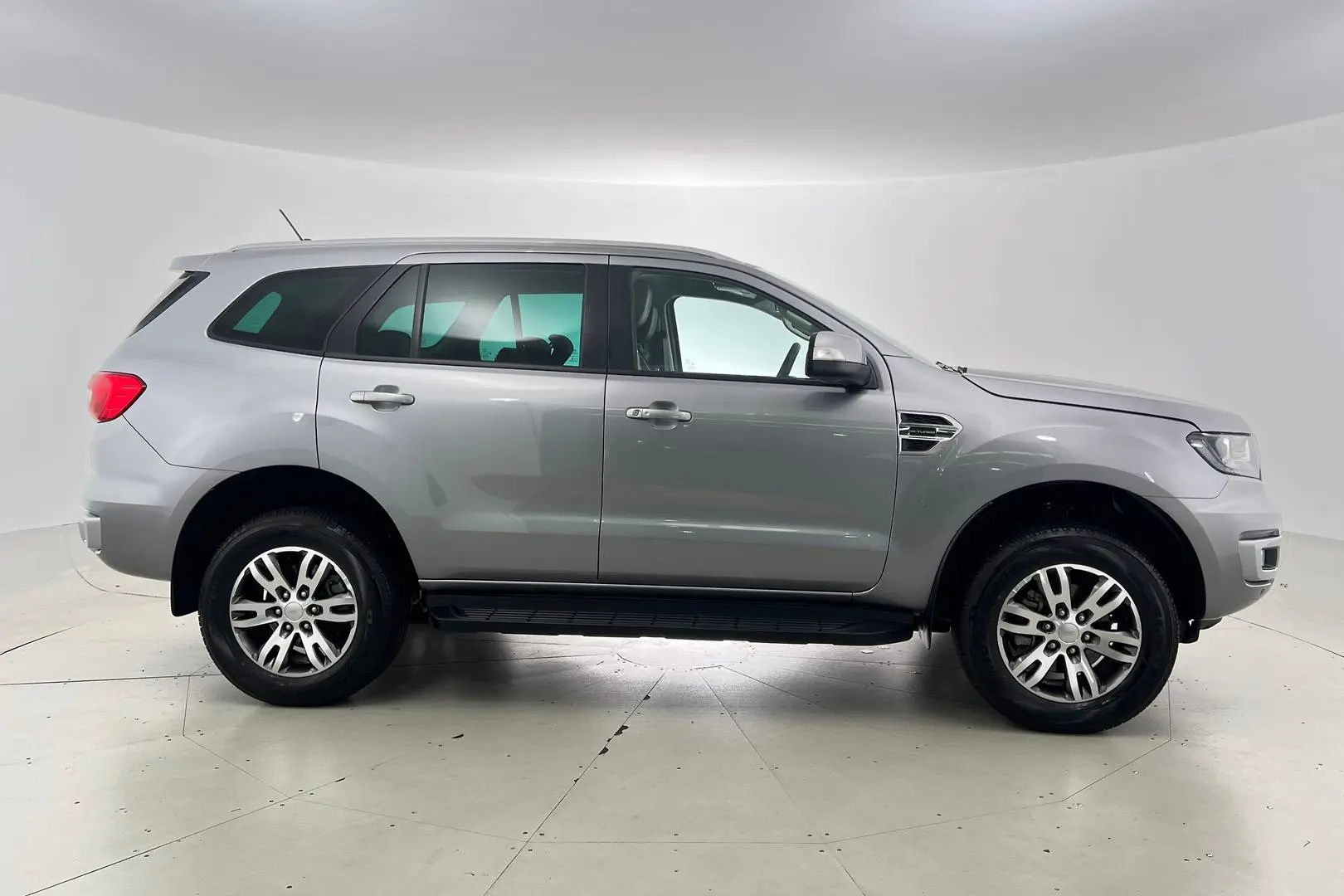 2020 Ford Everest Gallery Image 3