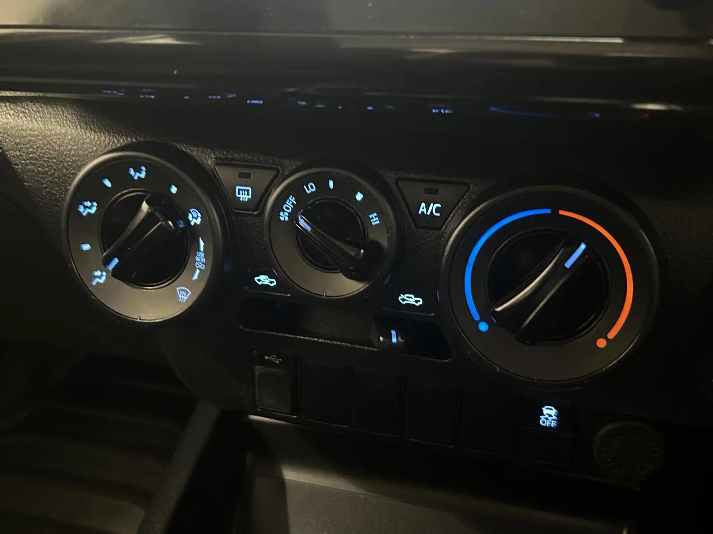 2021 Toyota Hilux Gallery Image 15