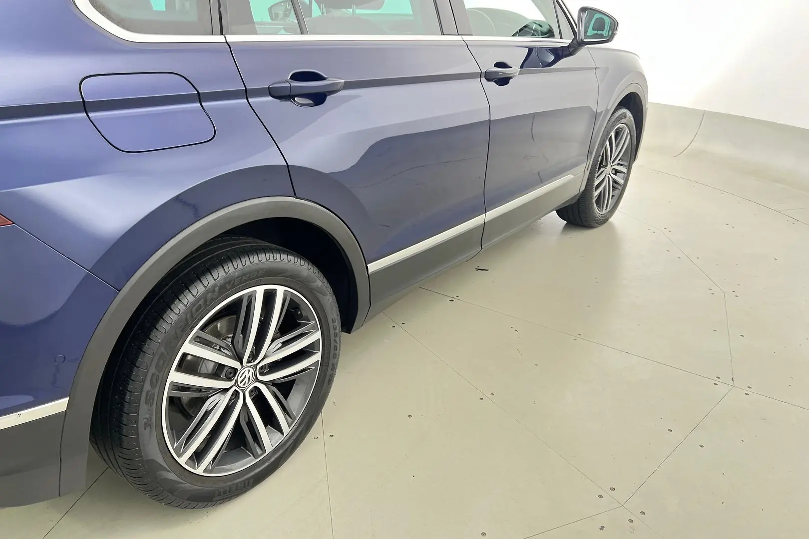2019 Volkswagen Tiguan Gallery Image 10