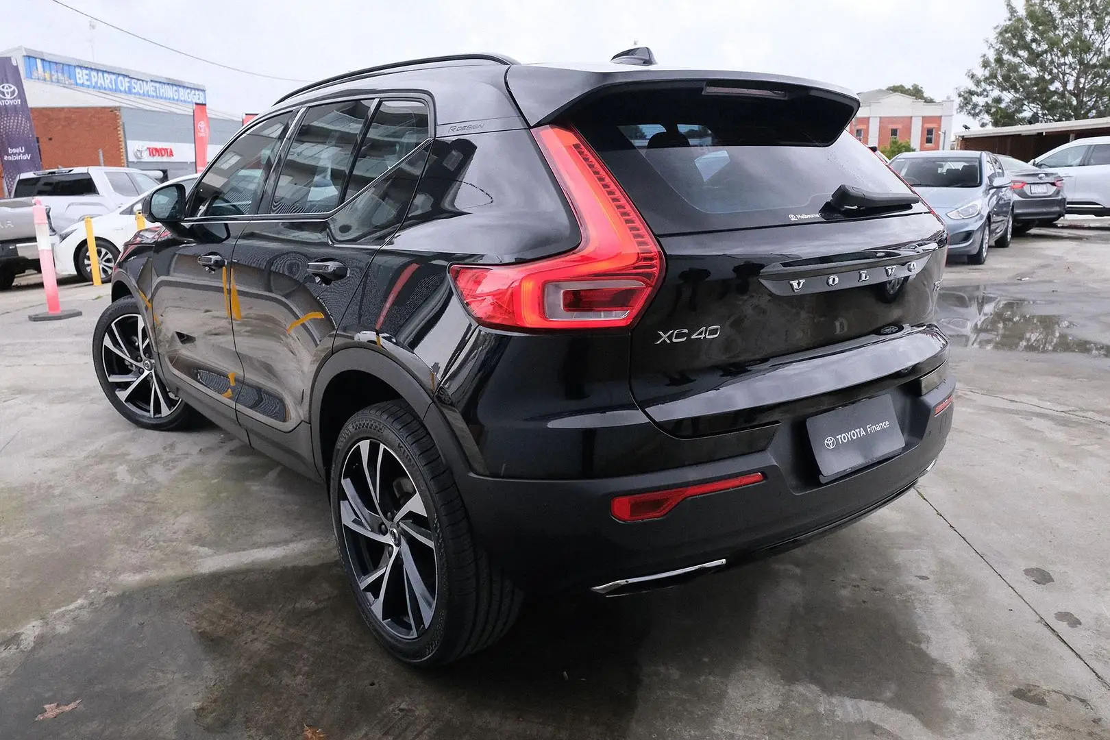 2020 Volvo XC40 Gallery Image 2