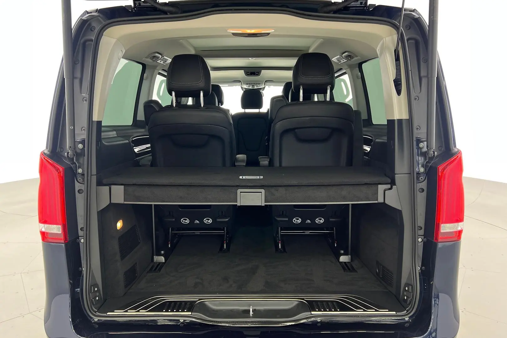 2021 Mercedes-Benz V-Class Gallery Image 21