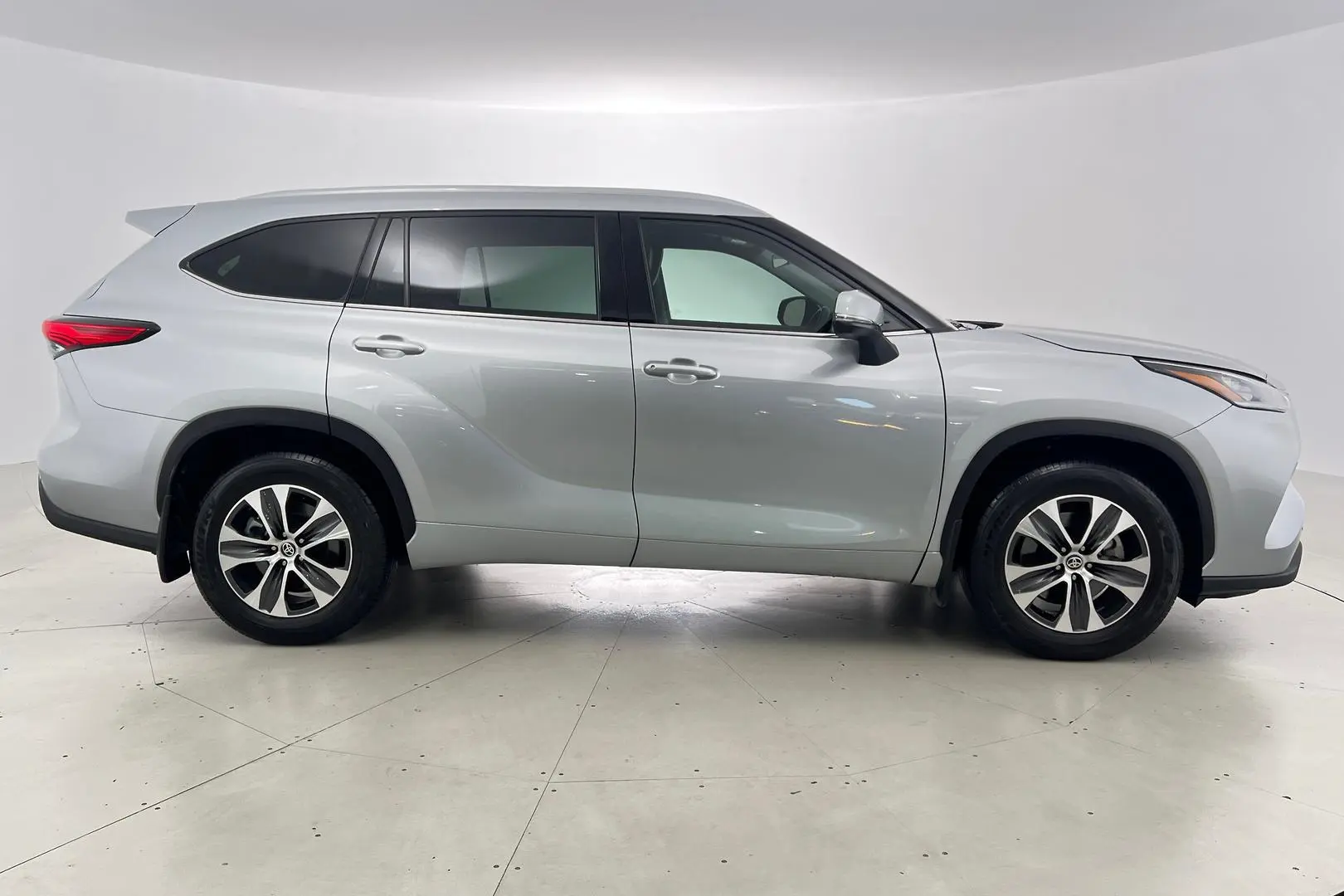 2021 Toyota Kluger Gallery Image 4