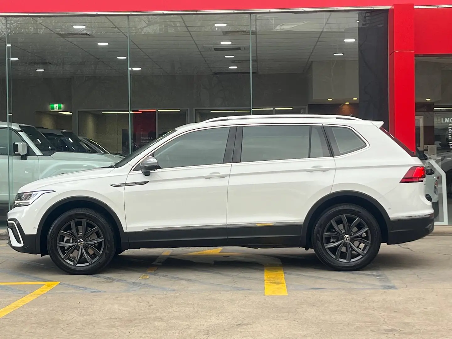 2023 Volkswagen Tiguan Gallery Image 6