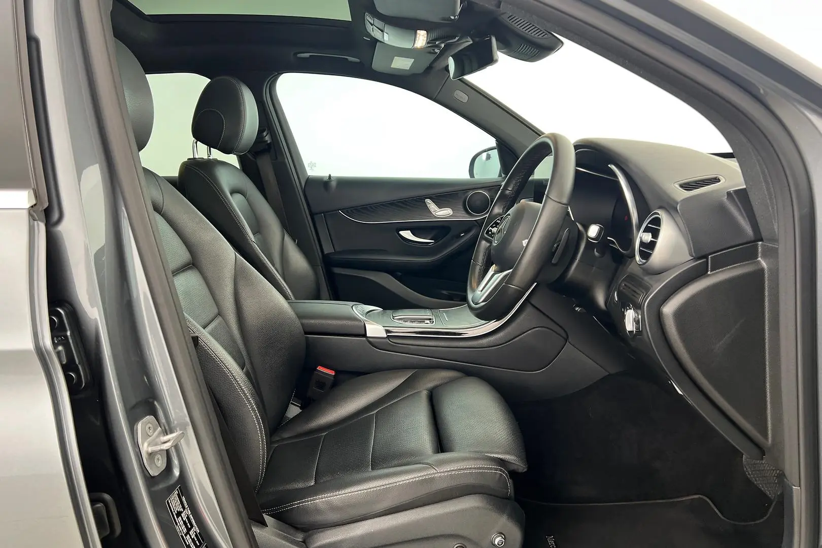 2021 Mercedes-Benz GLC-Class Gallery Image 10