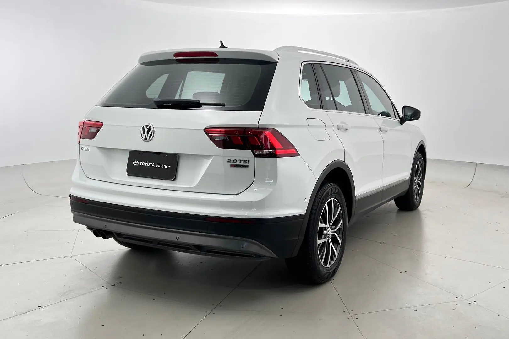 2016 Volkswagen Tiguan Gallery Image 4