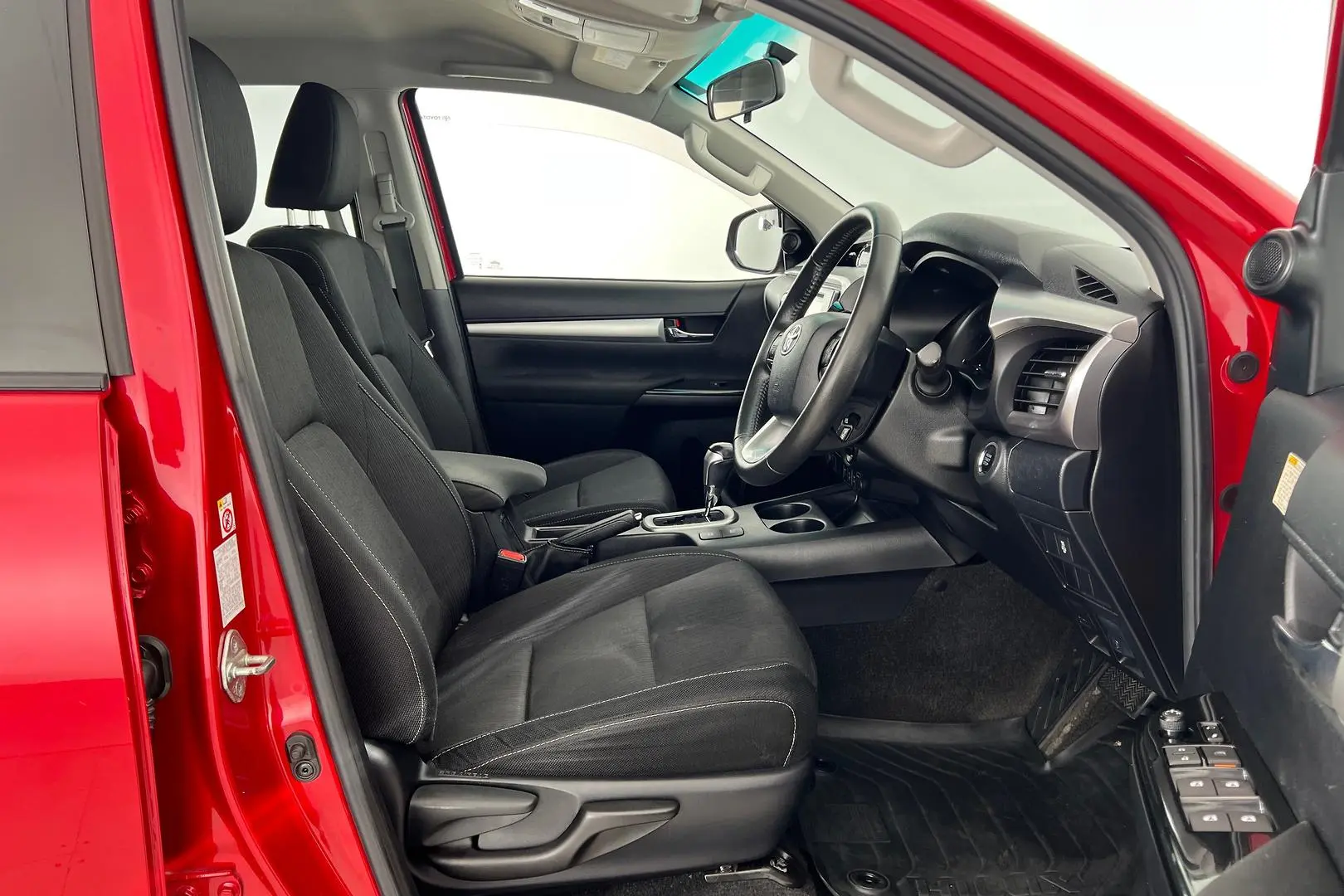 2016 Toyota Hilux Gallery Image 14
