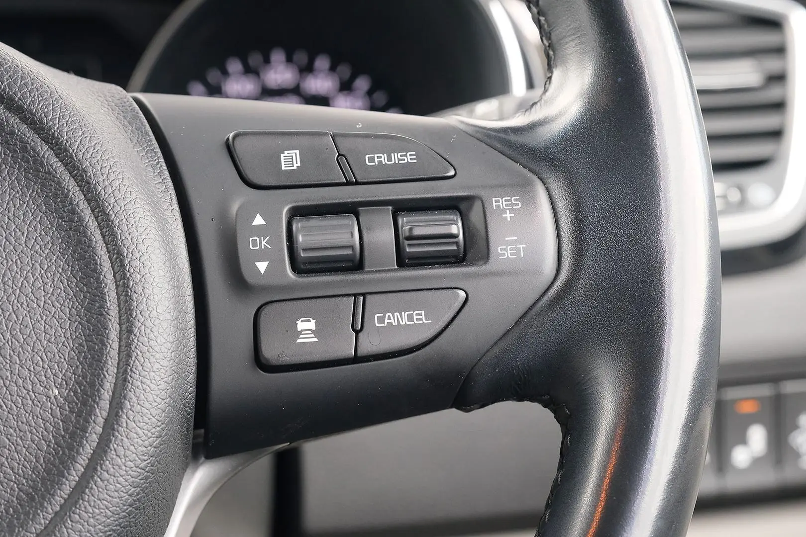 2017 Kia Carnival Gallery Image 10