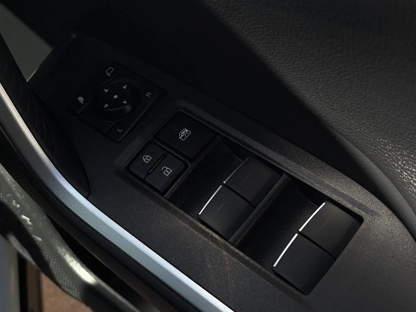 2024 Toyota RAV4 Gallery Image 24