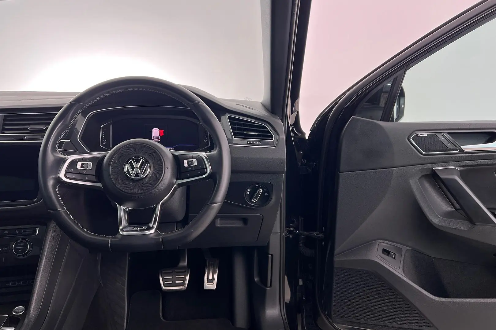 2020 Volkswagen Tiguan Gallery Image 12