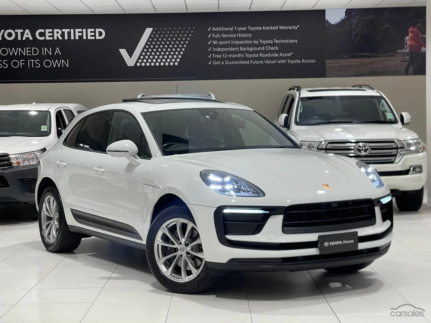 2022 Porsche Macan Image 1