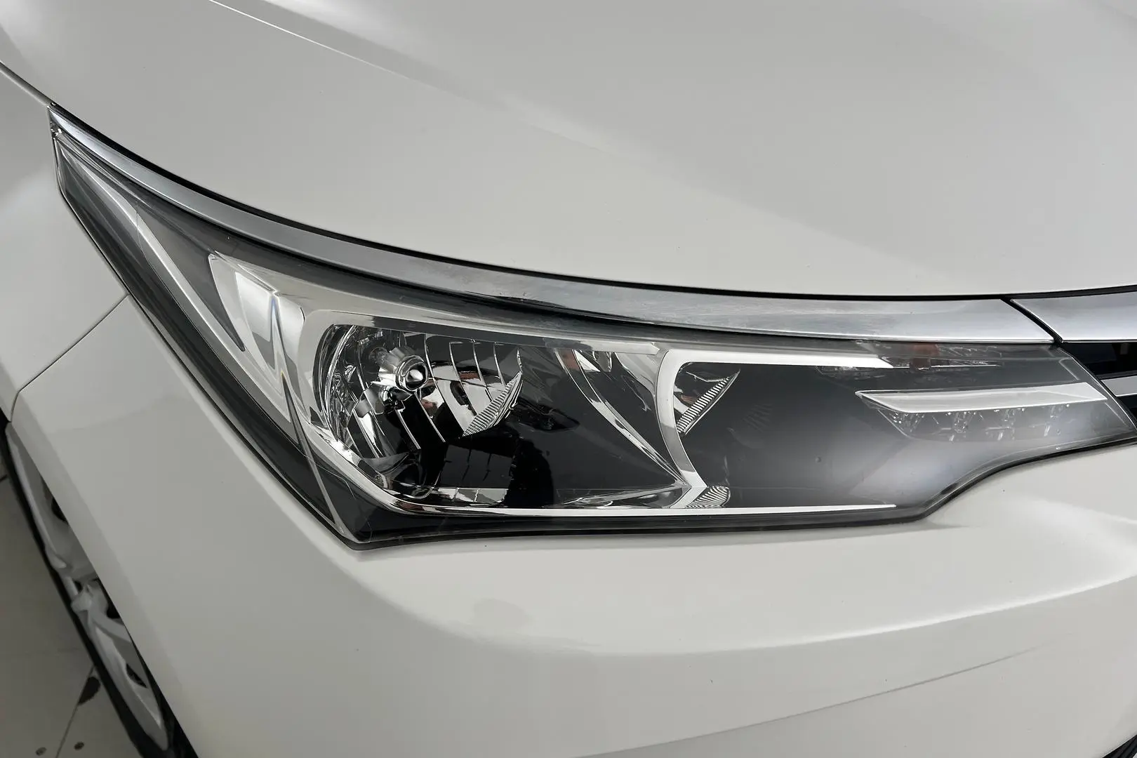 2018 Toyota Corolla Gallery Image 2