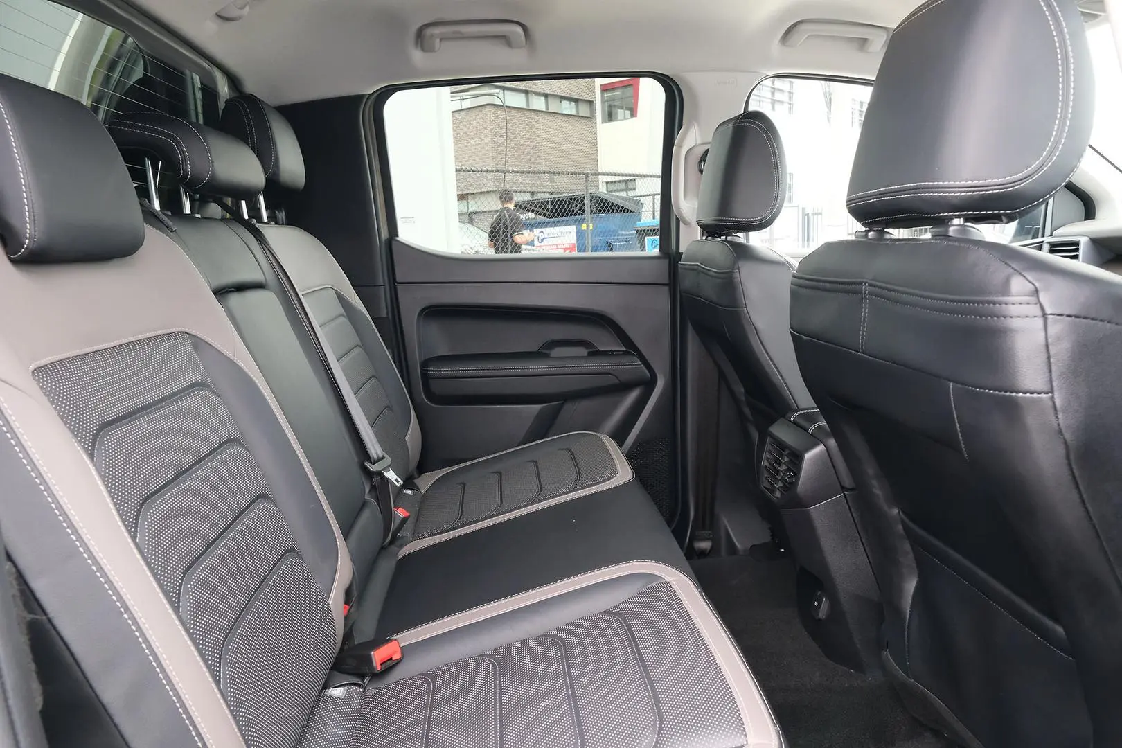 2023 Volkswagen Amarok Gallery Image 12