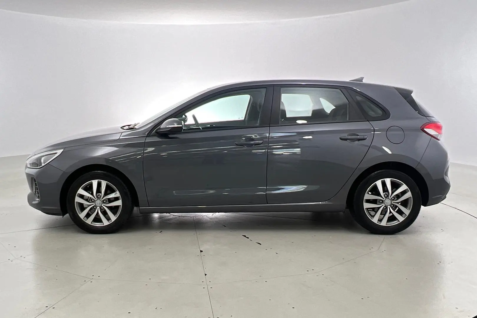 2019 Hyundai i30 Gallery Image 8