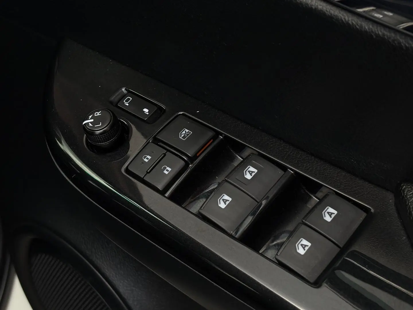 2020 Toyota Hilux Gallery Image 23