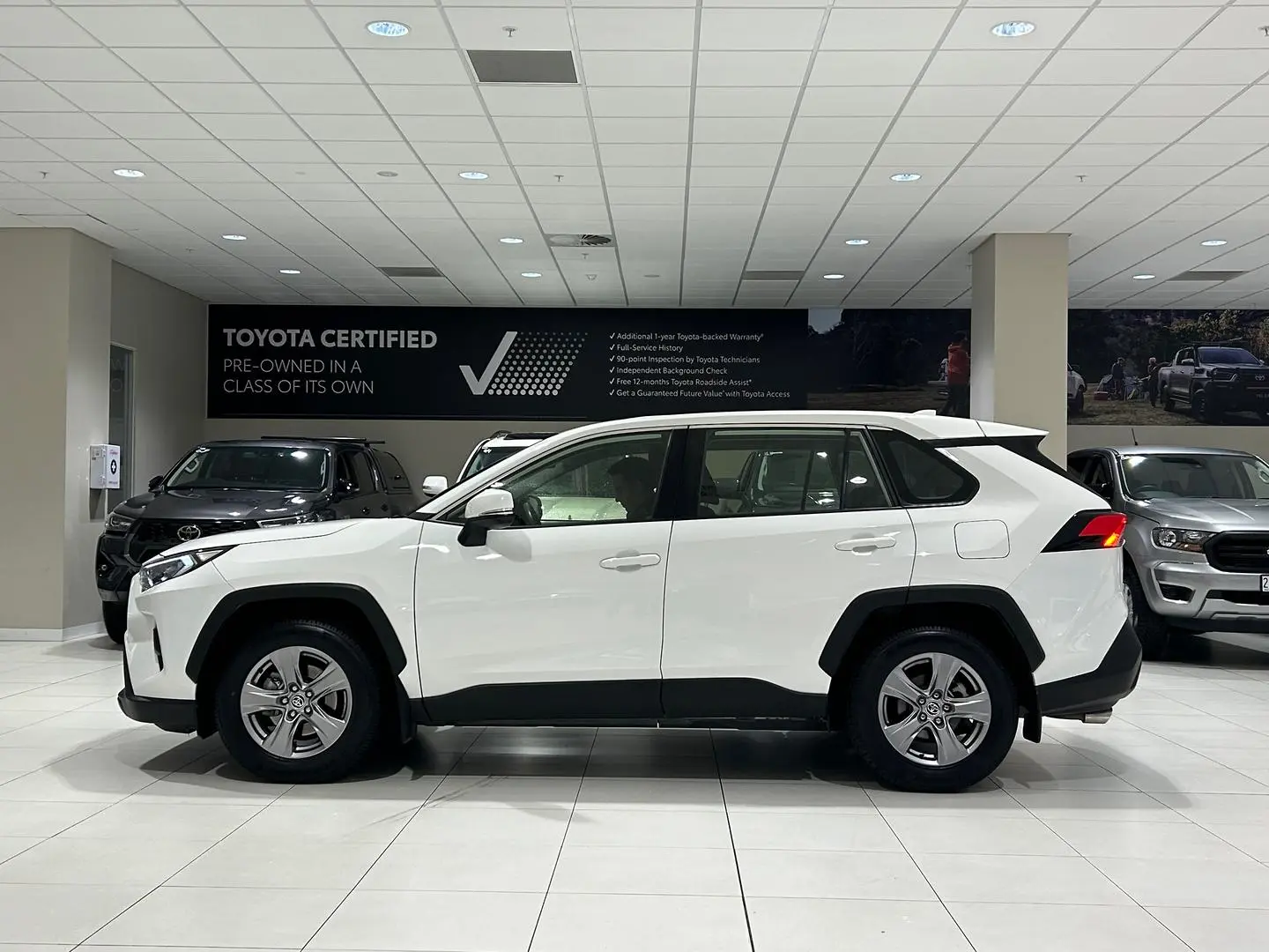 2022 Toyota RAV4 Gallery Image 6