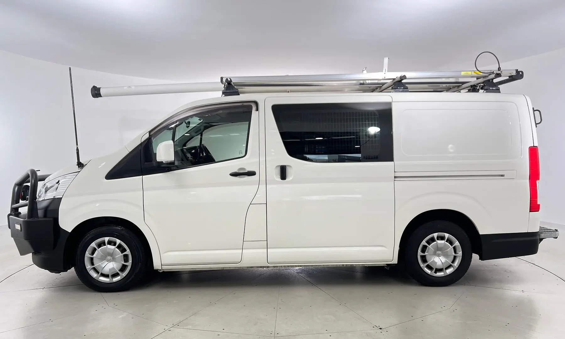 2019 Toyota Hiace Gallery Image 5