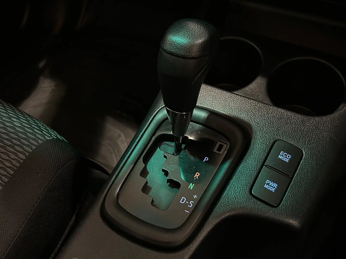 2016 Toyota Hilux Gallery Image 17