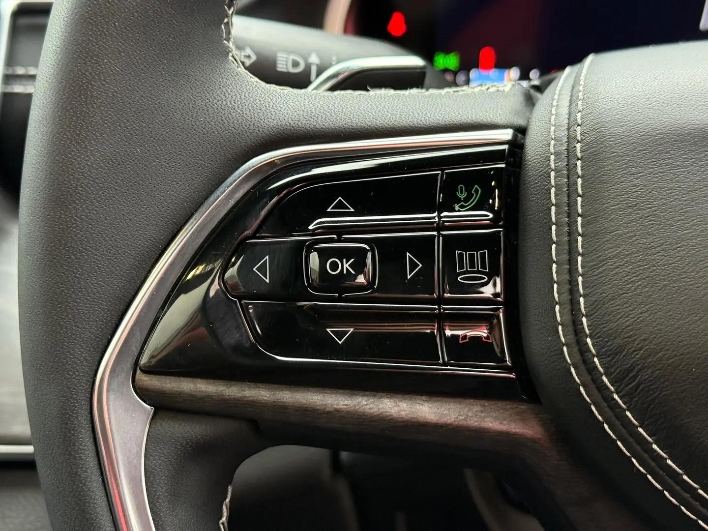 2023 Jeep Grand Cherokee Gallery Image 17