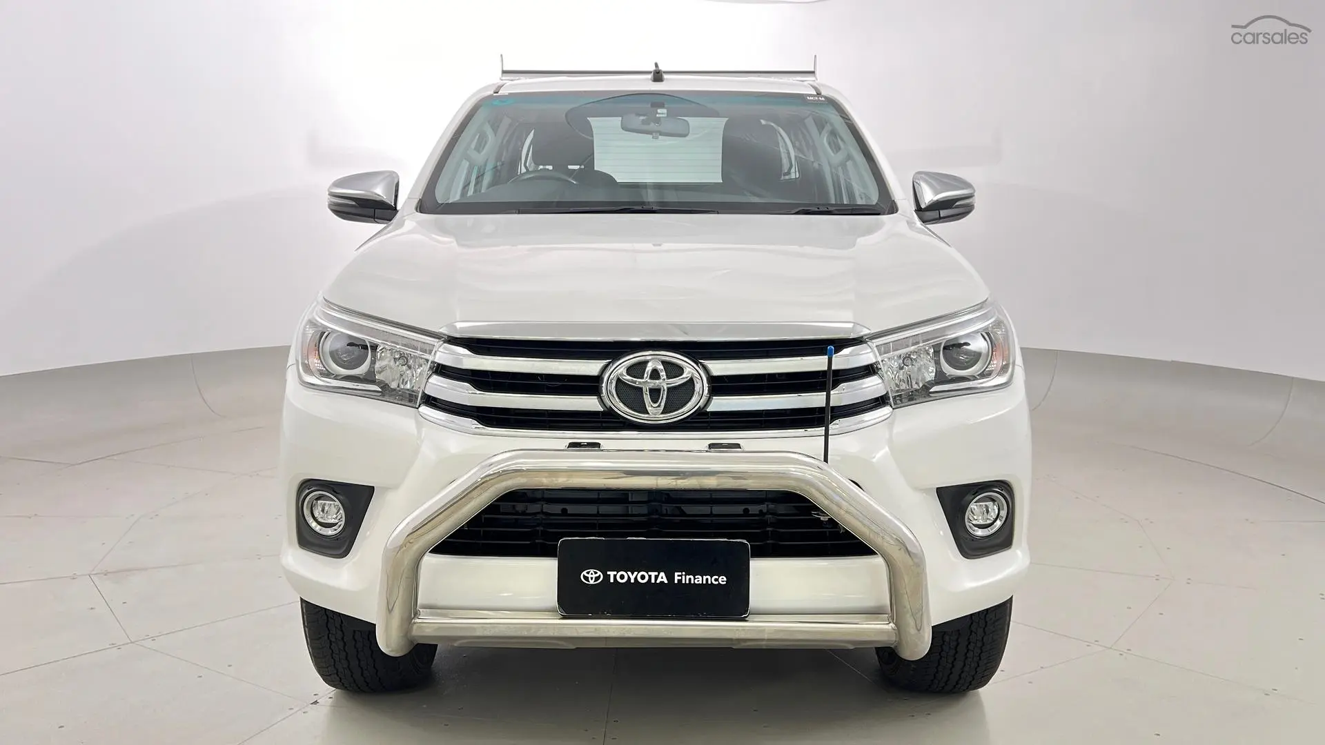 2017 Toyota Hilux Image 4