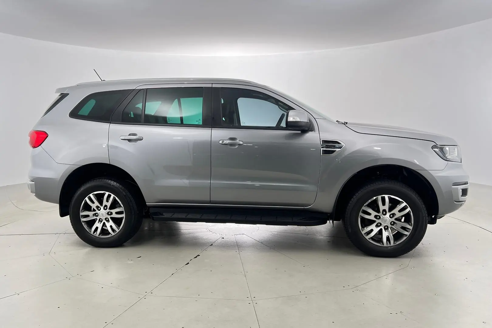 2021 Ford Everest Gallery Image 3