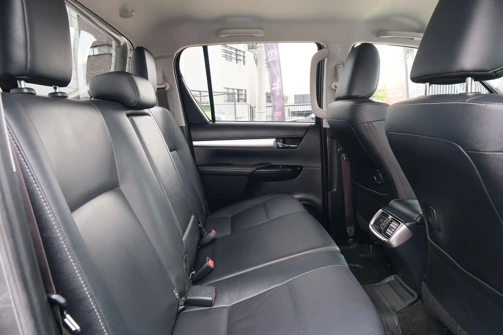 2020 Toyota Hilux Gallery Image 11