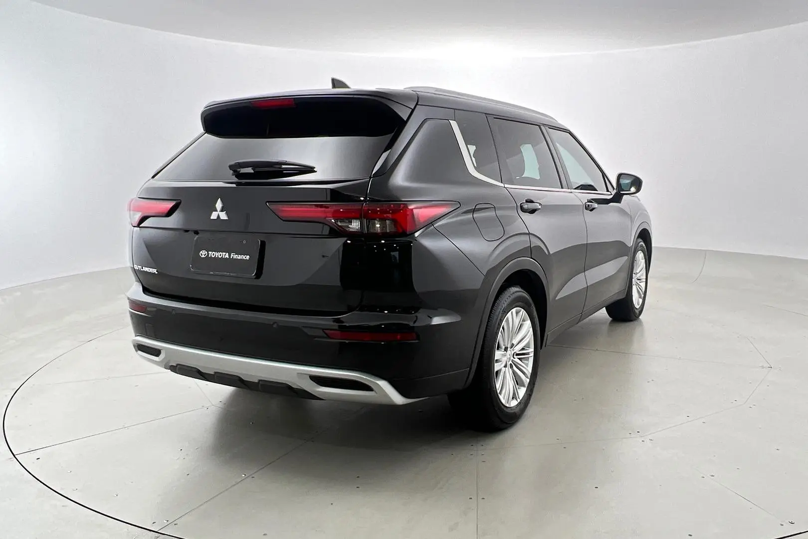 2022 Mitsubishi Outlander Gallery Image 4