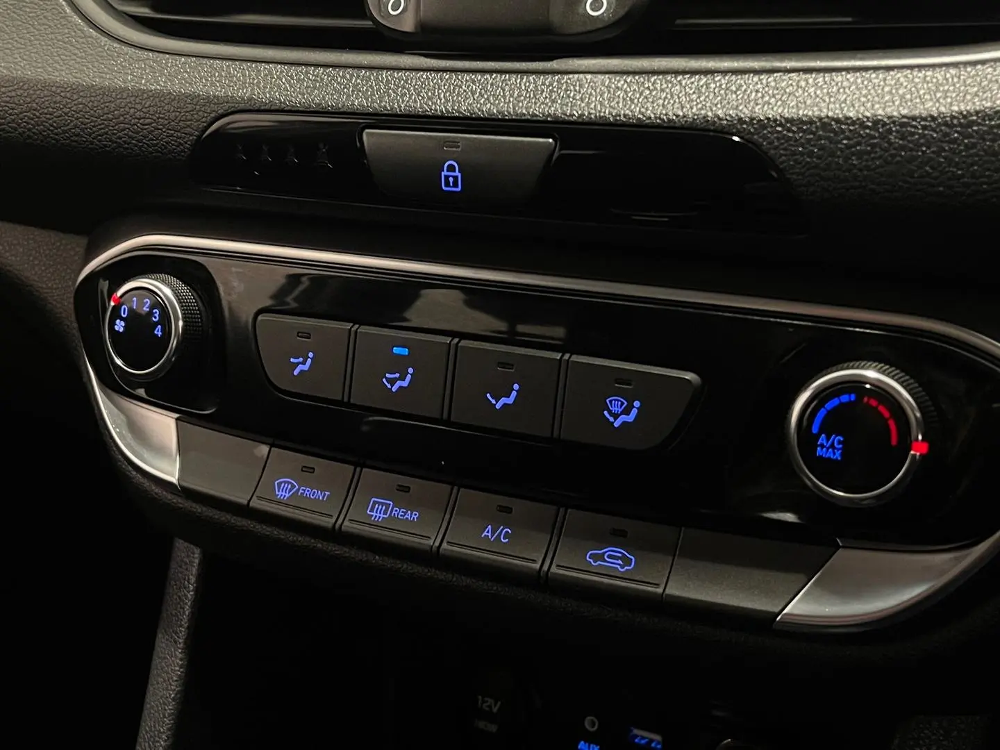2020 Hyundai i30 Gallery Image 18