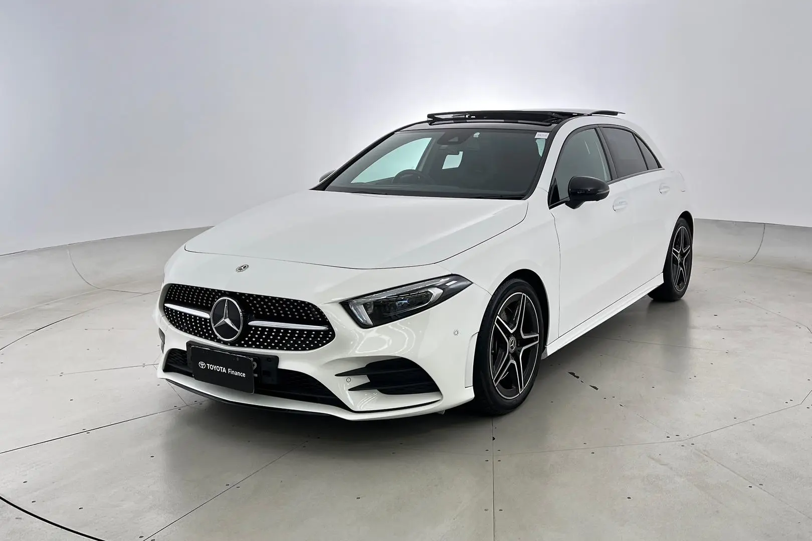 2019 Mercedes-Benz A-Class Gallery Image 9