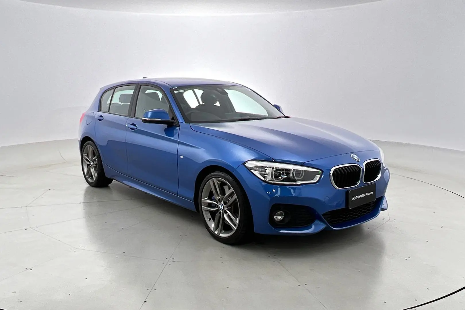 2018 BMW 1 Series Image 1