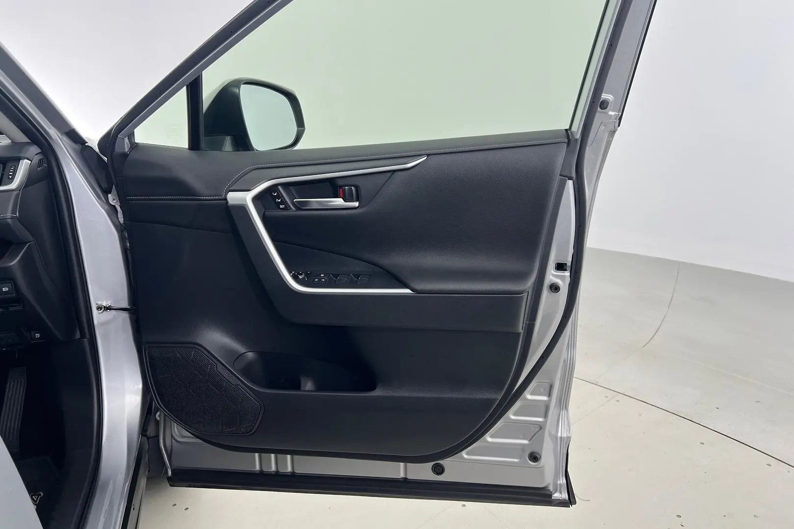 2021 Toyota RAV4 Gallery Image 10