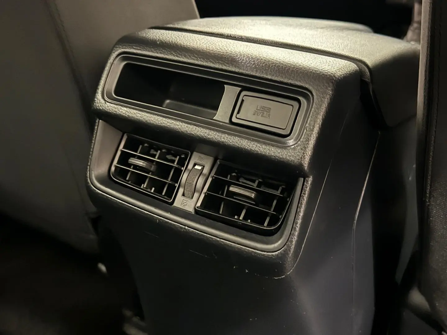 2023 Isuzu D-MAX Gallery Image 15