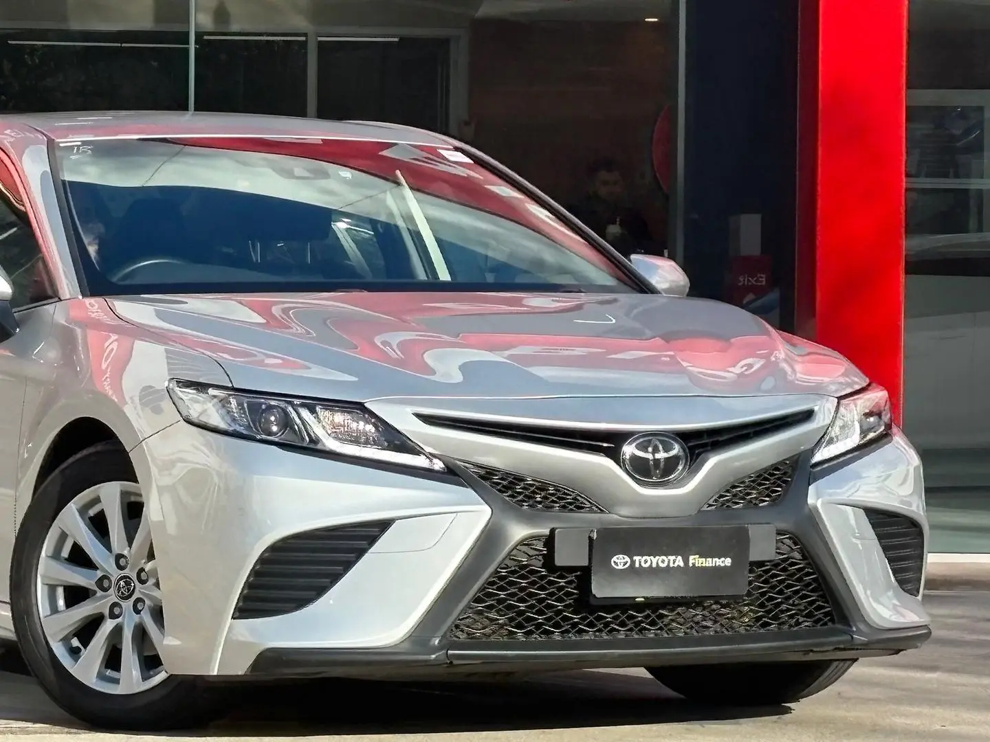 2019 Toyota Camry Gallery Image 3