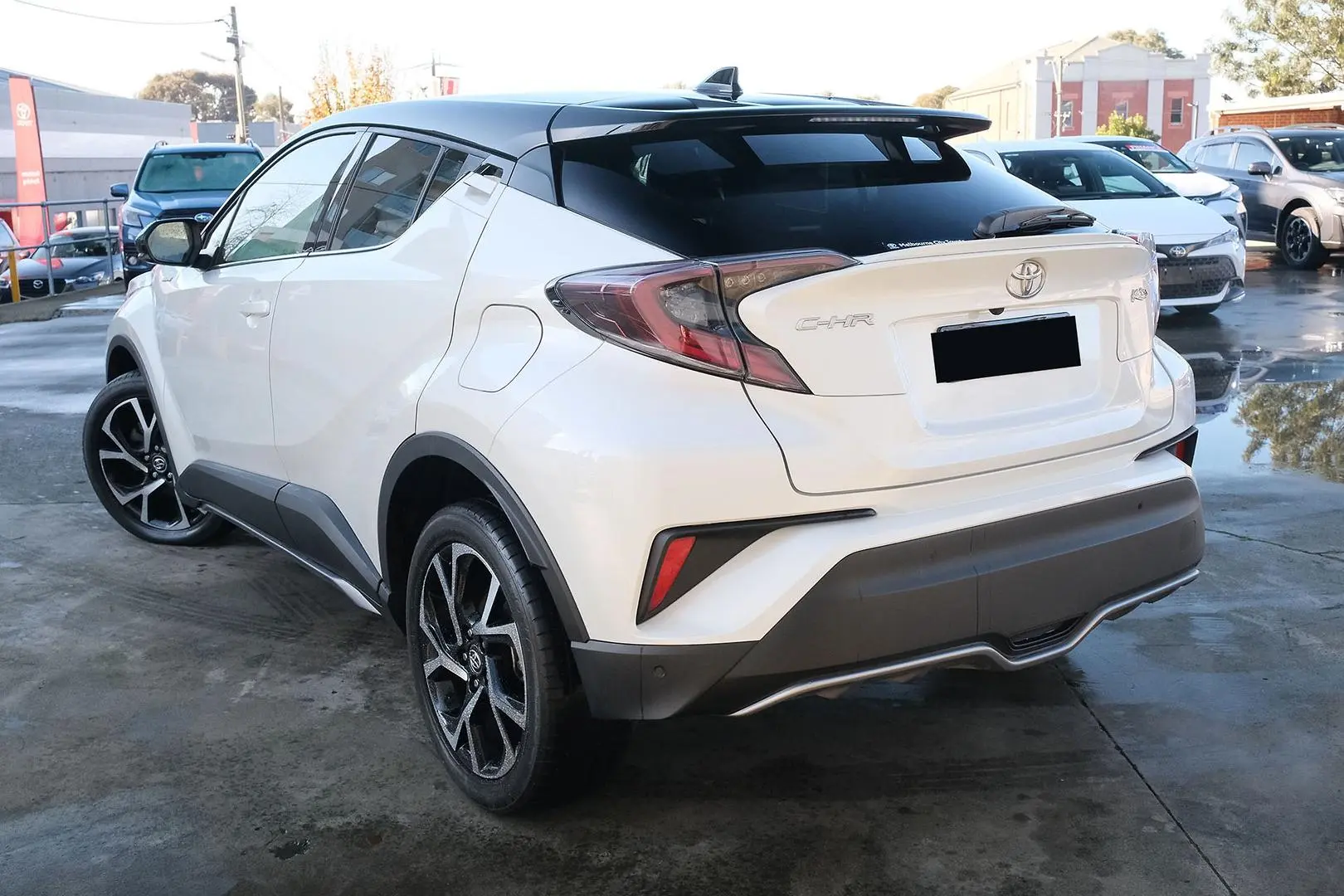 2018 Toyota C-HR Gallery Image 2