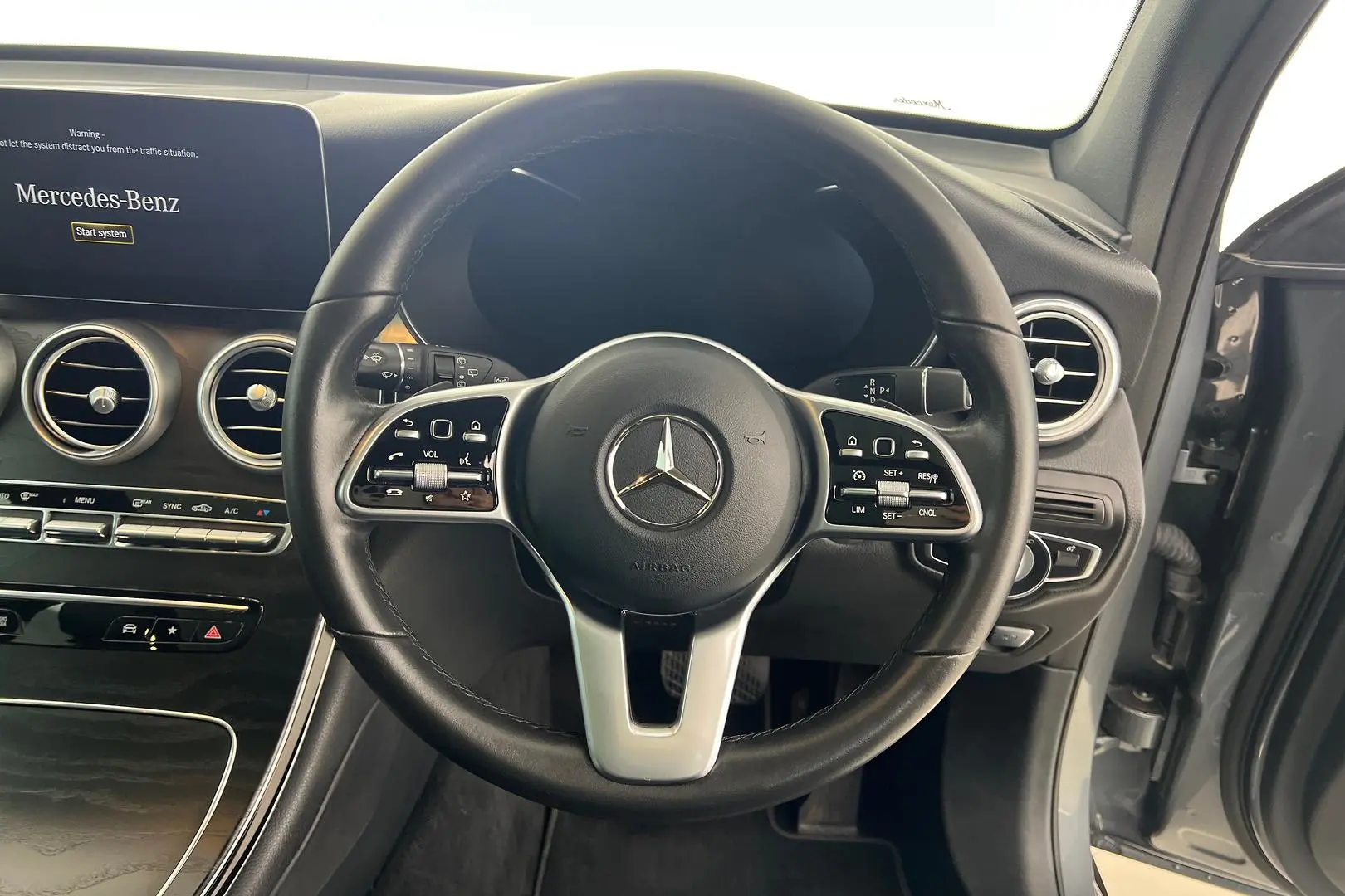 2021 Mercedes-Benz GLC-Class Gallery Image 14