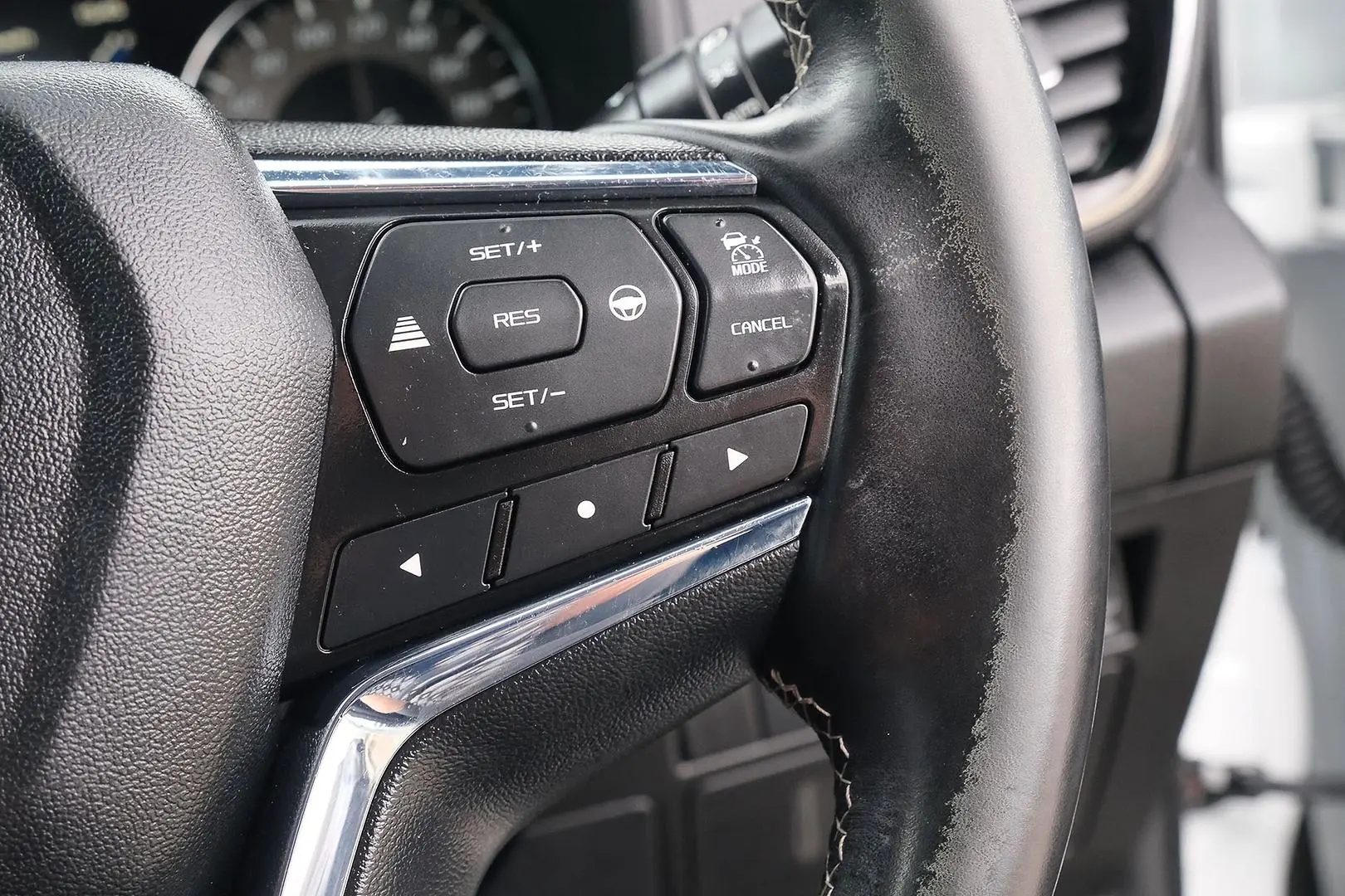 2021 Isuzu MU-X Gallery Image 14