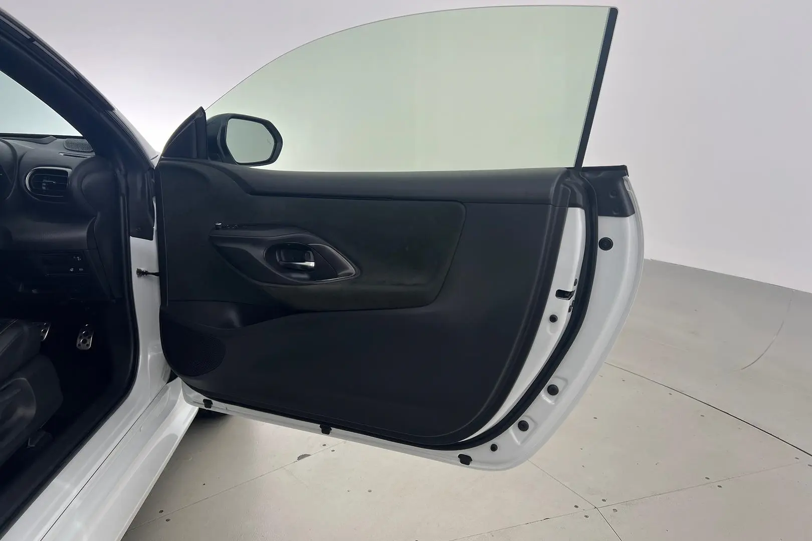 2021 Toyota Yaris Gallery Image 11