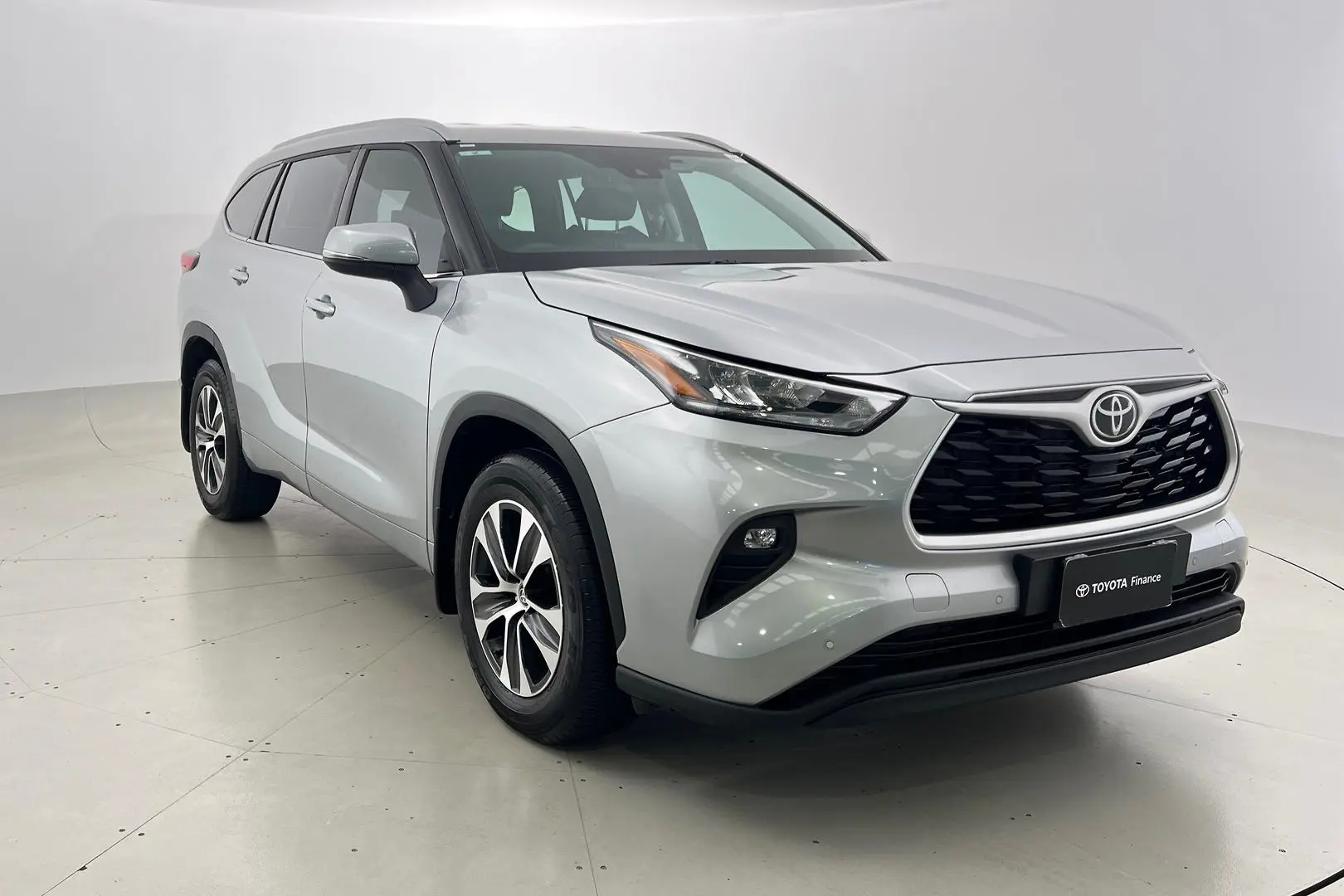 2021 Toyota Kluger Gallery Image 1