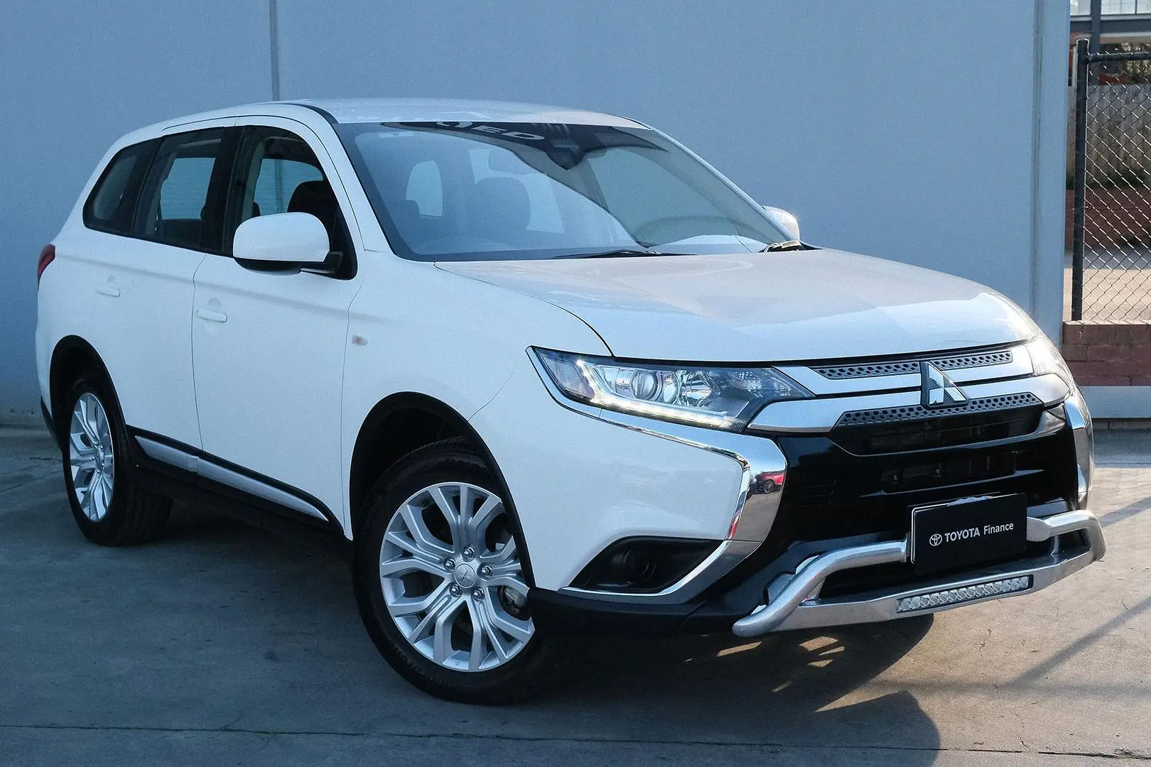 2021 Mitsubishi Outlander Gallery Image 1