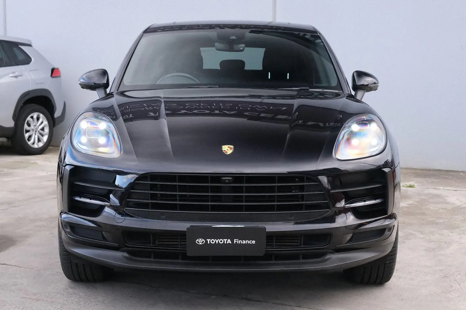2020 Porsche Macan Gallery Image 3