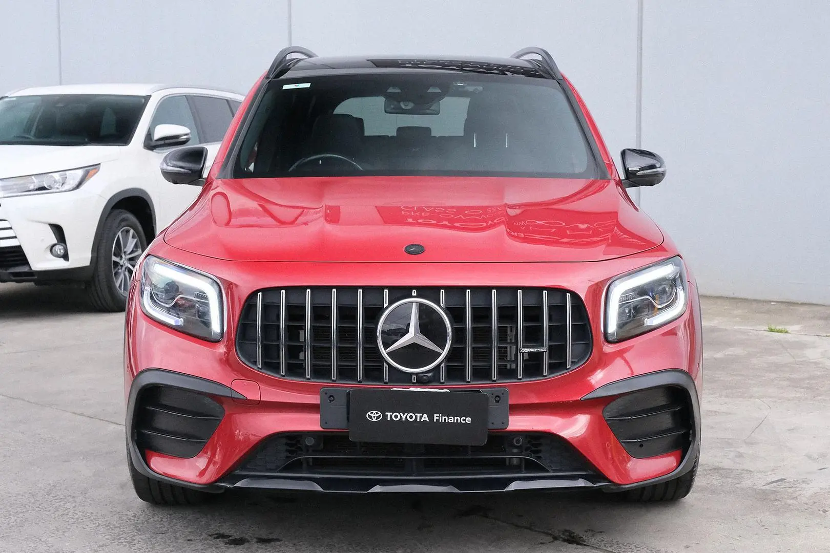 2021 Mercedes-Benz GLB-Class Gallery Image 3